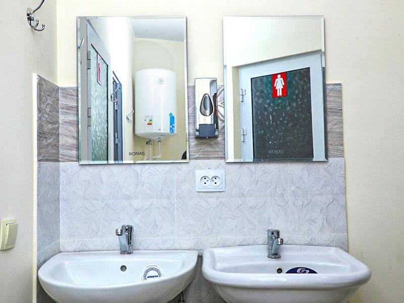 House De Moon Hostel Tashkent Luaran gambar